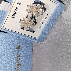Piper K Flower Cluster Hoops Gold and White Earrings Bnib Te Rt TL M